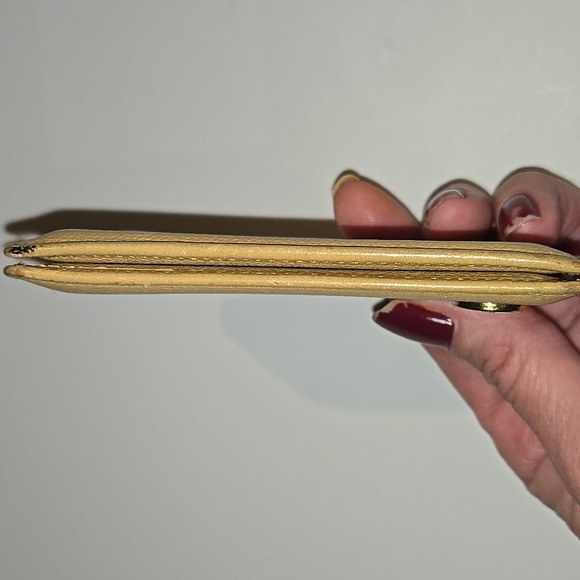 CHANEL interlocking C card case - Picture 9 of 15